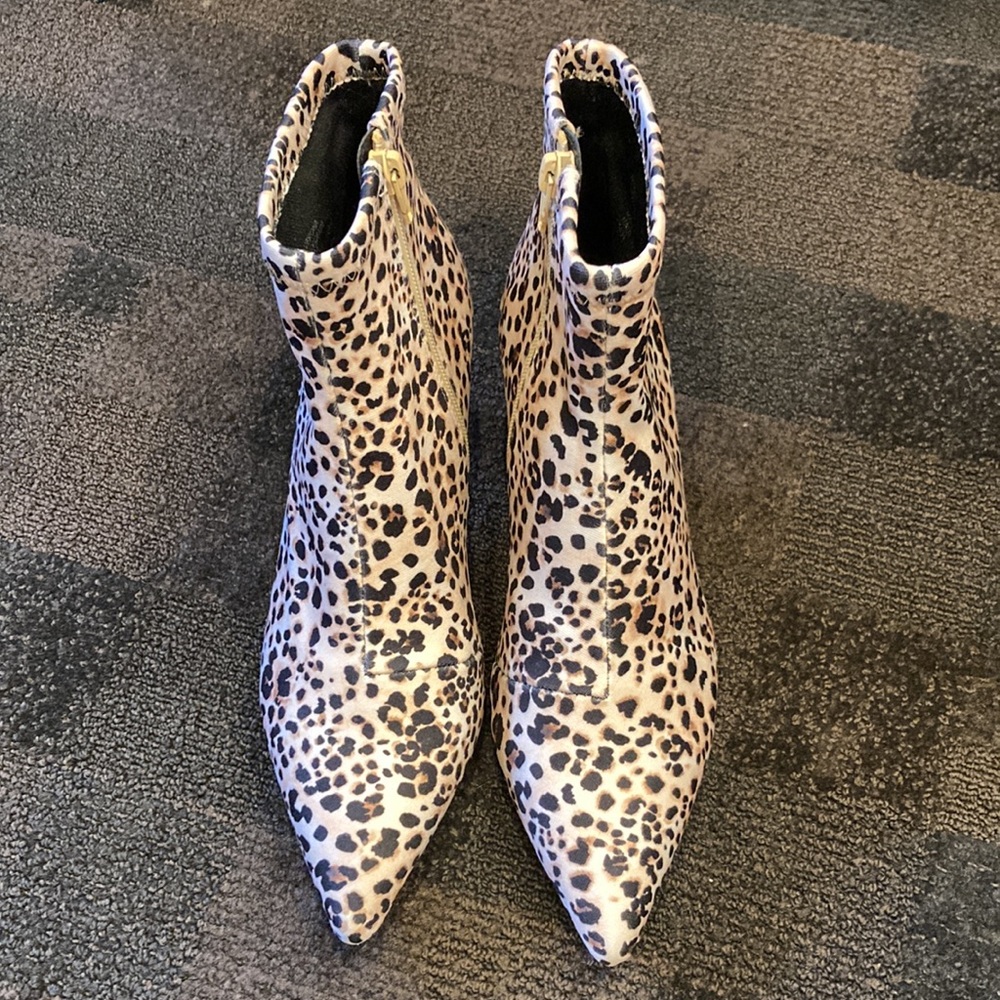 NEW Leopard Vegan Ankle Booty w/Red Patent Kitten Heel by Betsey Johnson sz 7.5 - Picture 5 of 8